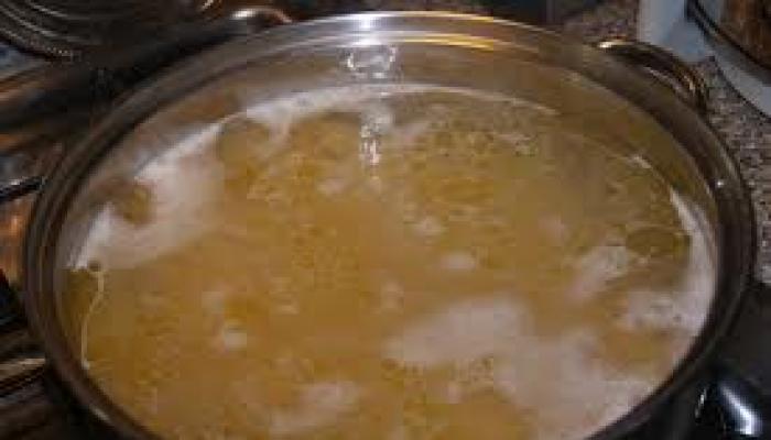 طريقة تحضير السباغيتي بالثوم والفلفل الحار مع الحساء